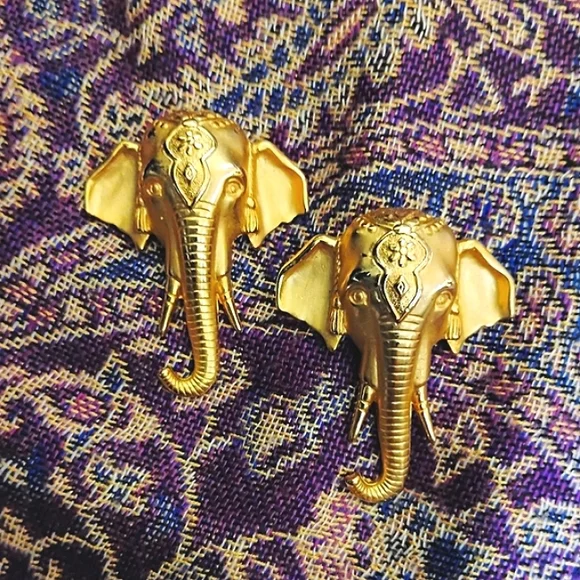 RARE NWOT JJ Jonette Vintage Matte Gold Tone Elephant Earrings Pierced - Picture 2 of 5